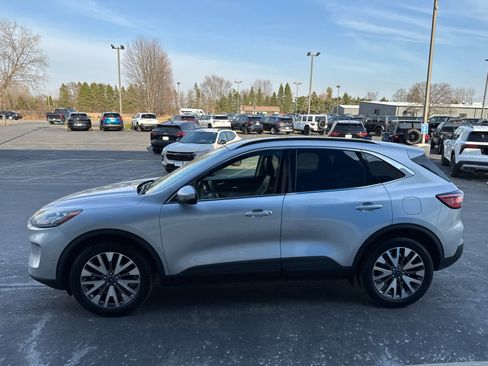 Used 2020 Ford Escape Titanium image 10