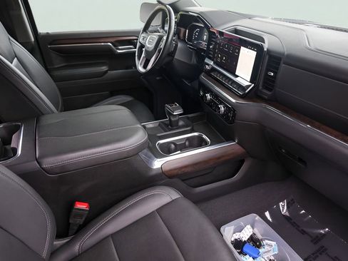 Used 2023 GMC Sierra 1500 SLT AWD/4WD image 31