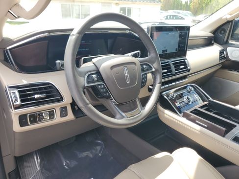 Certified 2023 Lincoln Navigator L Reserve AWD/4WD image 13