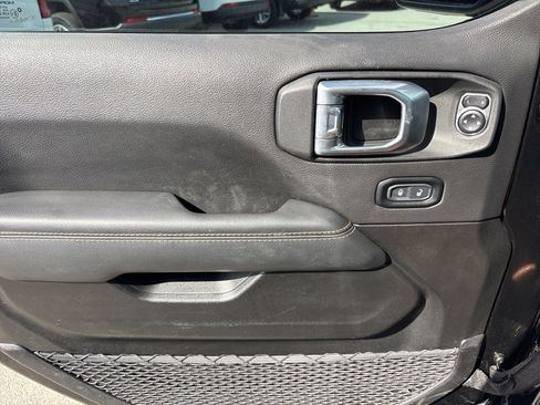 Used 2023 Jeep Gladiator Overland image 24