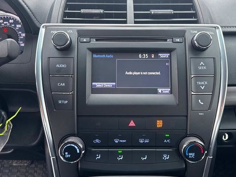 Used 2017 Toyota Camry LE image 21