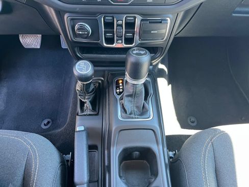 Used 2025 Jeep Wrangler Unlimited Sahara AWD/4WD image 41