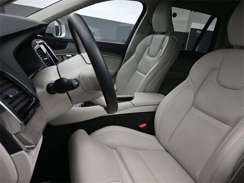 Used 2022 Volvo XC90 T6 Inscription w/ Advanced Package image 9