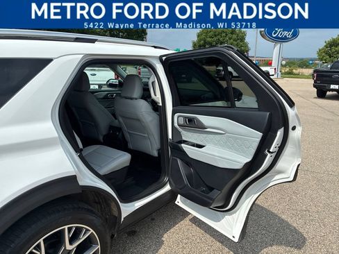 Used 2025 Ford Explorer Platinum w/ Ultimate Package AWD/4WD image 49