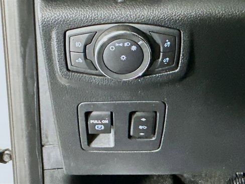 Used 2019 Ford F150 Lariat w/ Max Trailer Tow Package image 12