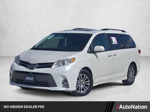 Used 2019 Toyota Sienna XLE Premium FWD image 1