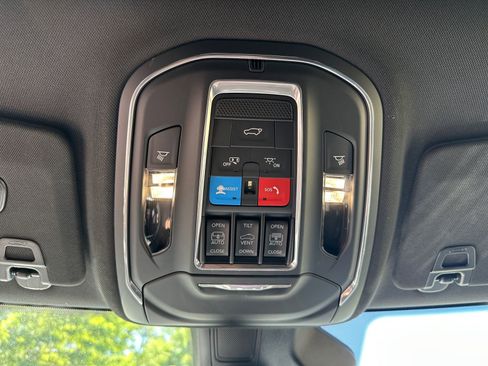 Used 2025 Jeep Grand Cherokee Overland w/ Trailer Tow Package AWD/4WD image 28