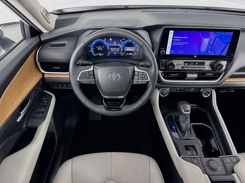 Used 2025 Toyota Grand Highlander AWD Hybrid image 28