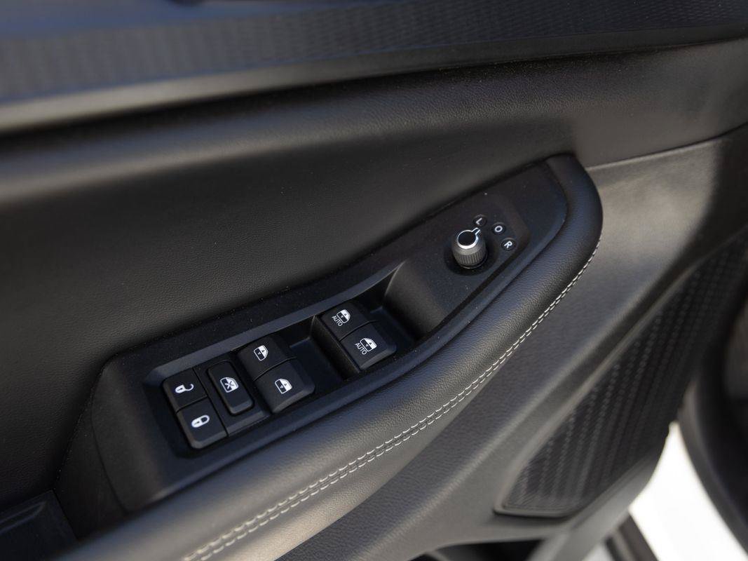 Used 2023 Jeep Grand Cherokee L Altitude AWD/4WD image 12