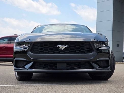 Used 2024 Ford Mustang Coupe RWD image 3