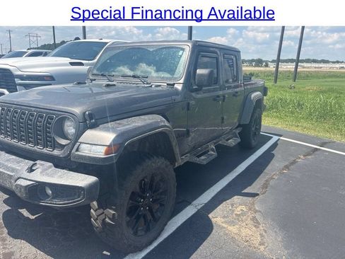 Used 2025 Jeep Gladiator Sport AWD/4WD image 1