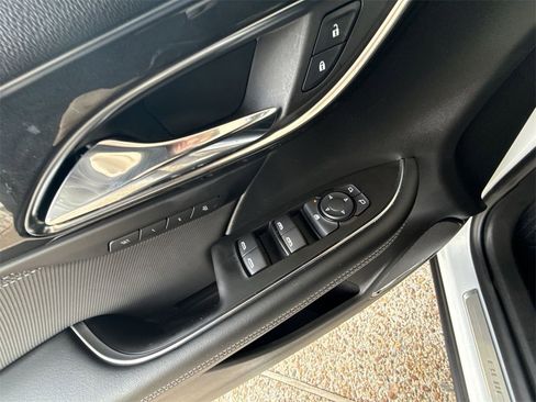 Used 2025 Buick Envision Preferred image 21