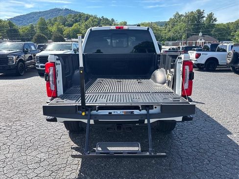 Used 2023 Ford F250 Platinum AWD/4WD image 7