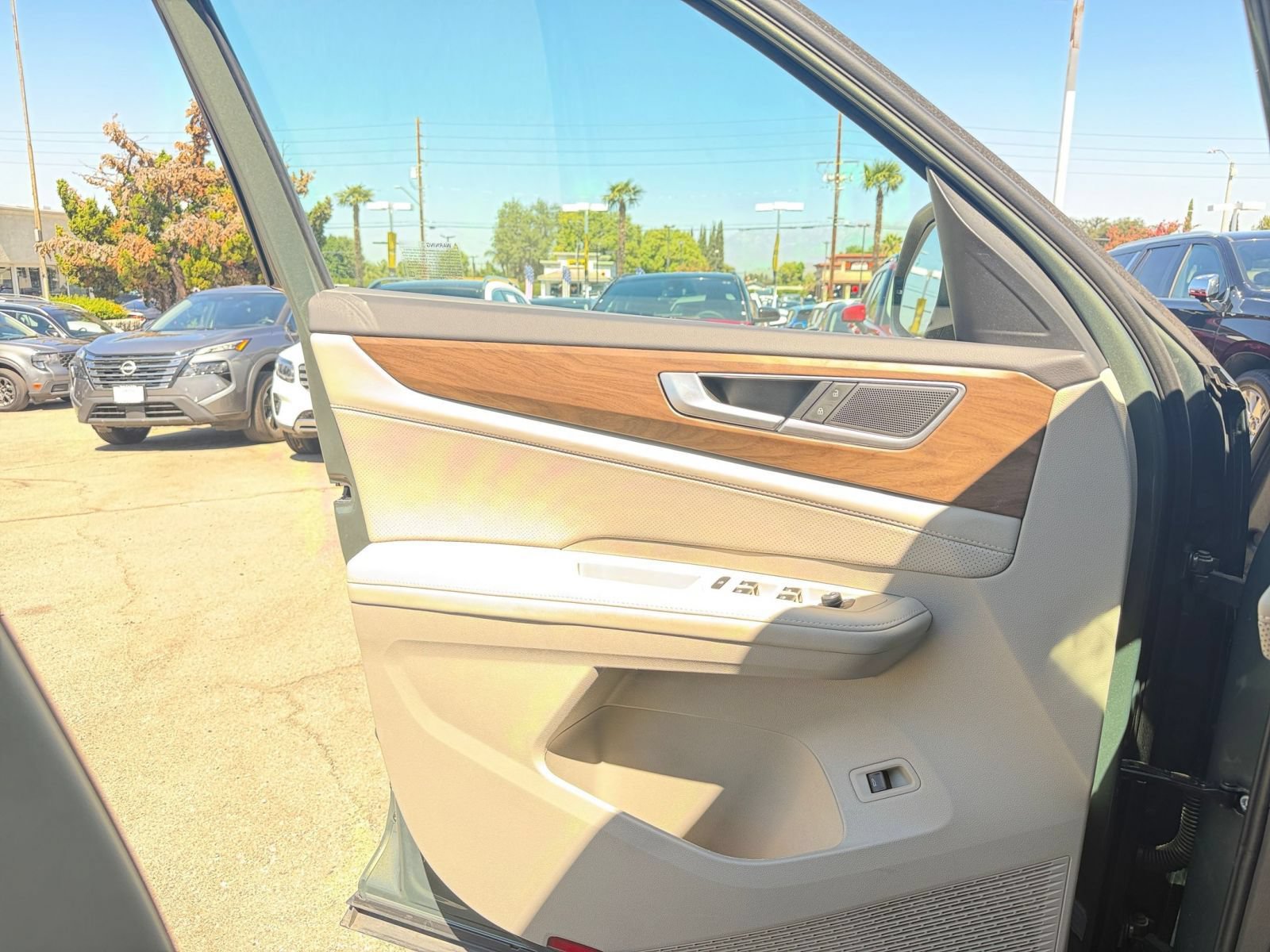 Used 2026 Volkswagen Atlas SE FWD image 18