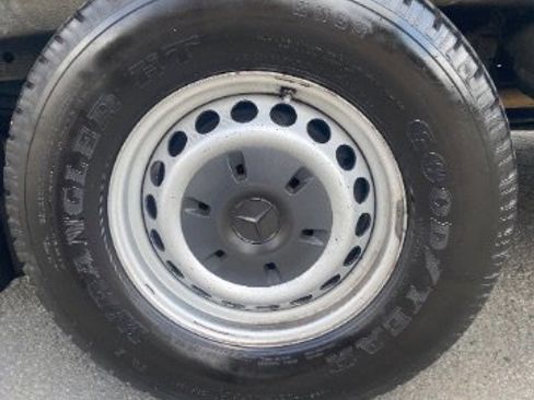 Used 2012 Mercedes-Benz Sprinter 2500 image 29