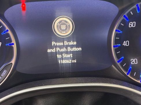 Used 2022 Chrysler Pacifica Touring-L FWD image 6
