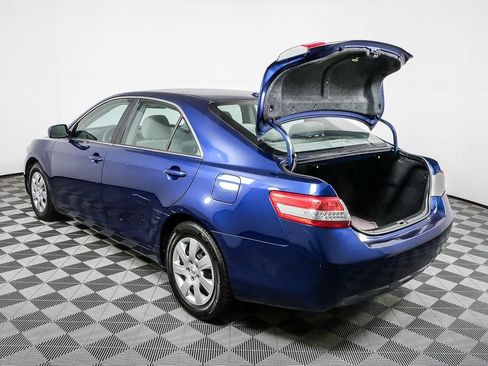 Used 2011 Toyota Camry LE image 28