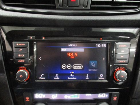 Used 2020 Nissan Rogue SV image 23