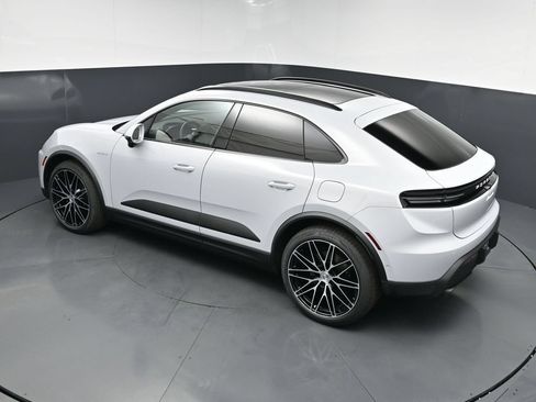 New 2026 Porsche Macan 4 Electric AWD/4WD image 15