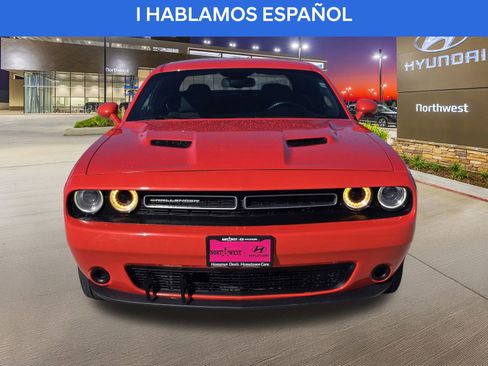 Used 2019 Dodge Challenger SXT image 5