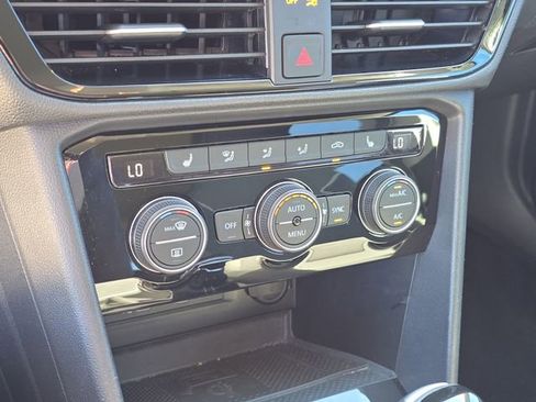 Used 2024 Volkswagen Taos SE image 26