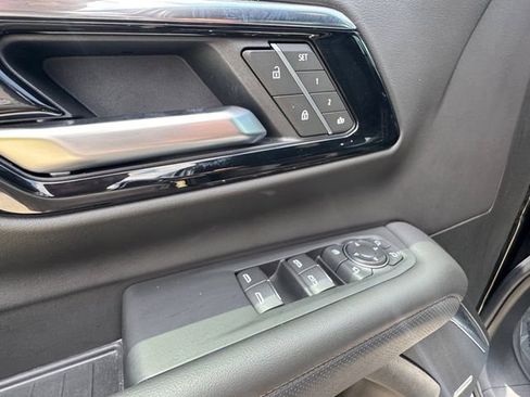 Used 2025 Chevrolet Tahoe High Country RWD image 5