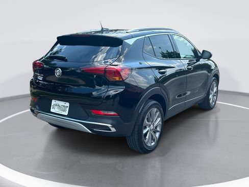 Used 2022 Buick Encore GX Essence w/ Experience Buick Package FWD image 9