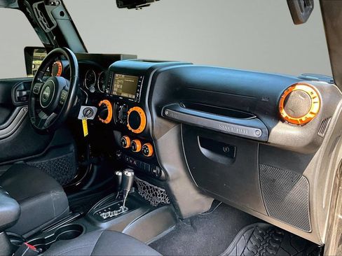 Used 2017 Jeep Wrangler Unlimited Sport AWD/4WD image 12