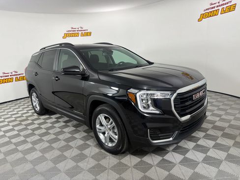 Used 2023 GMC Terrain SLE w/ Driver Convenience Package FWD image 8