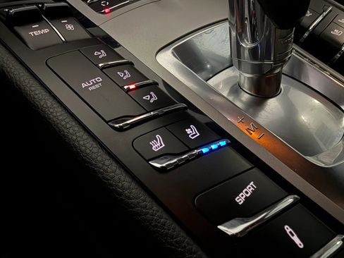 Used 2013 Porsche Panamera 4 Platinum Edition image 17