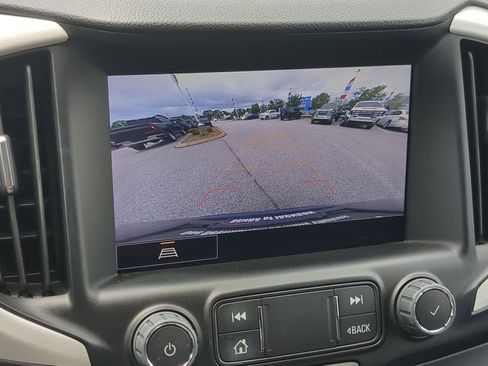 Used 2022 GMC Terrain SLT w/ Infotainment Package II FWD image 16