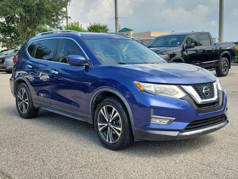 Certified 2020 Nissan Rogue SV w/ Sun & Sound Touring Package FWD image 3