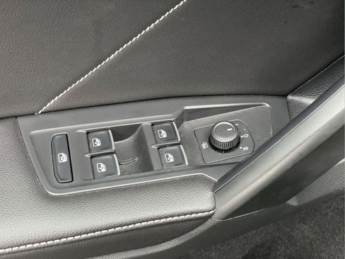 Used 2024 Volkswagen Tiguan SE w/ Panoramic Sunroof Package AWD/4WD image 13