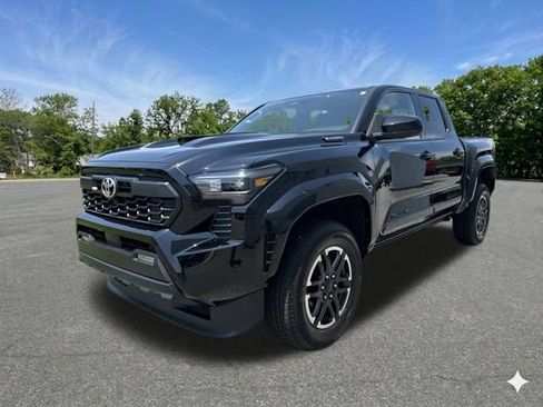 Used 2025 Toyota Tacoma TRD Sport AWD/4WD image 4