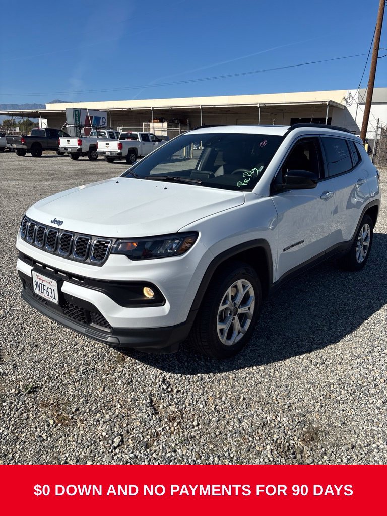 Used 2025 Jeep Compass Latitude w/ Sun & Sound Group AWD/4WD image 1