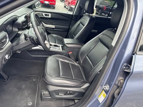 Used 2021 Ford Explorer XLT w/ Equipment Group 202A AWD/4WD image 20