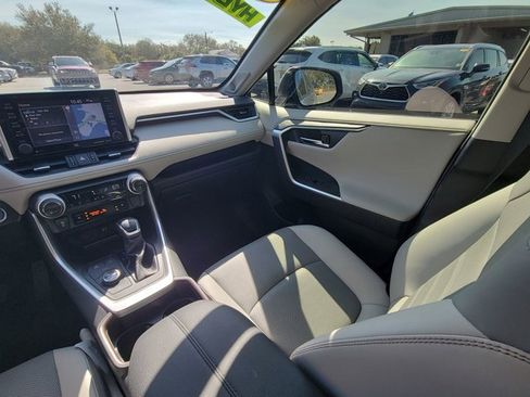 Used 2019 Toyota RAV4 Limited image 3
