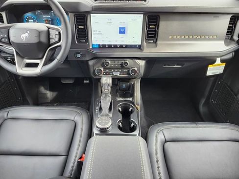 New 2025 Ford Bronco Badlands image 14