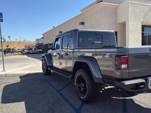 Used 2025 Jeep Gladiator Sport AWD/4WD image 7