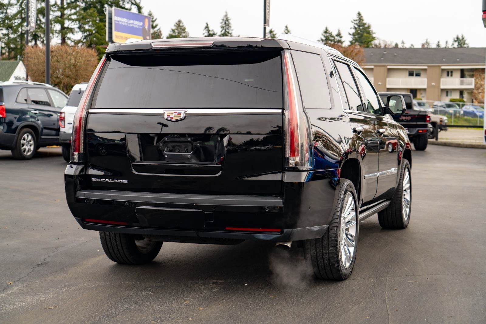 Used 2017 Cadillac Escalade Platinum AWD/4WD image 10