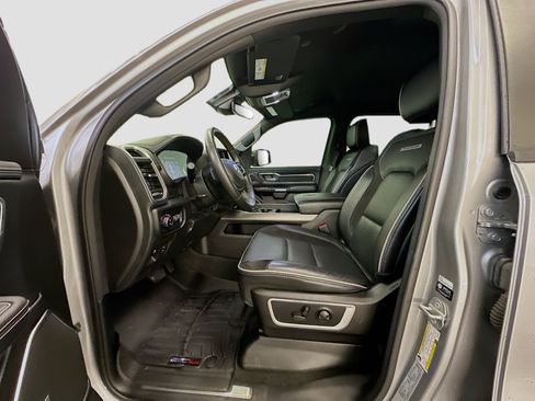 Used 2022 RAM 1500 Laramie AWD/4WD image 13