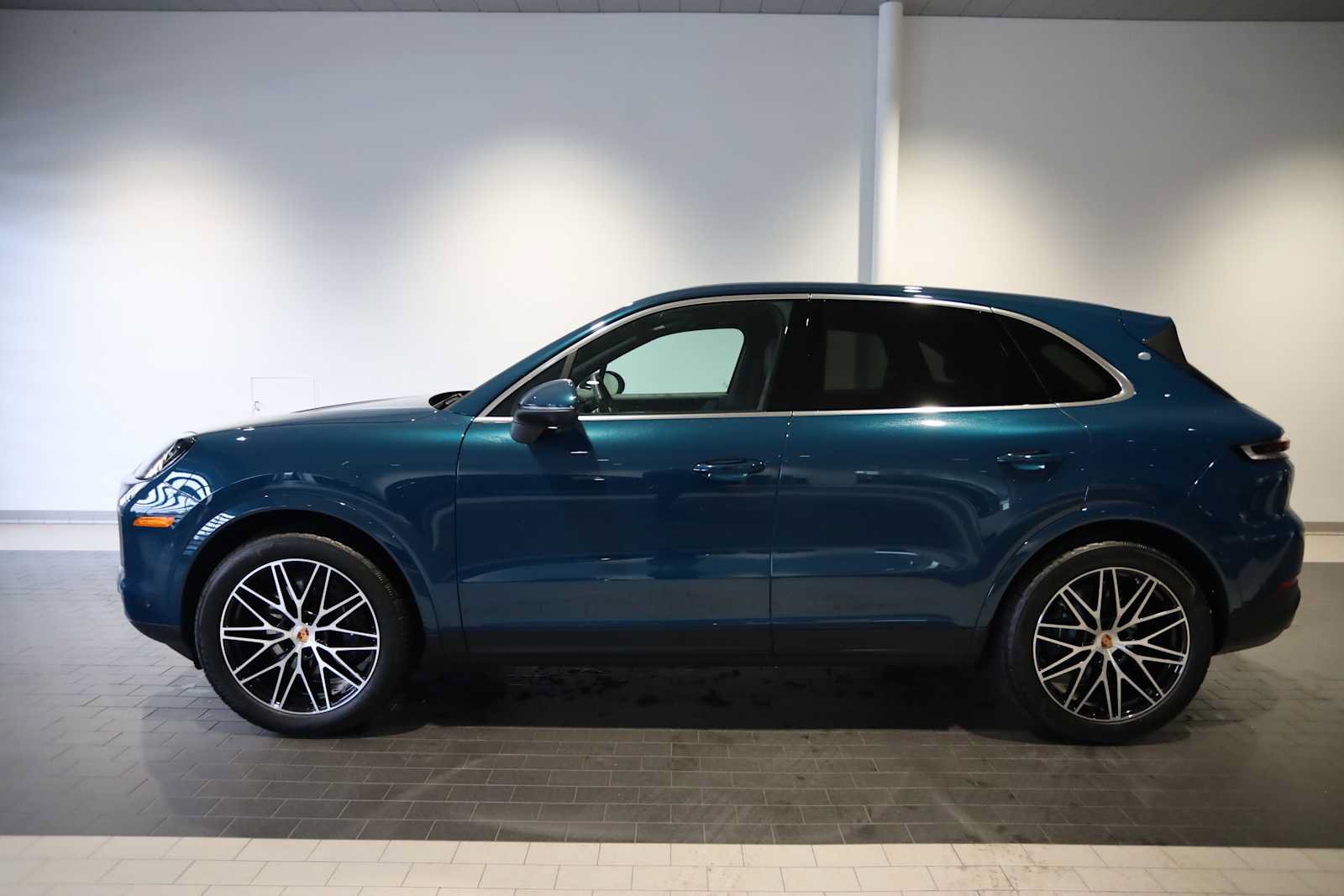 Used 2026 Porsche Cayenne AWD/4WD image 2