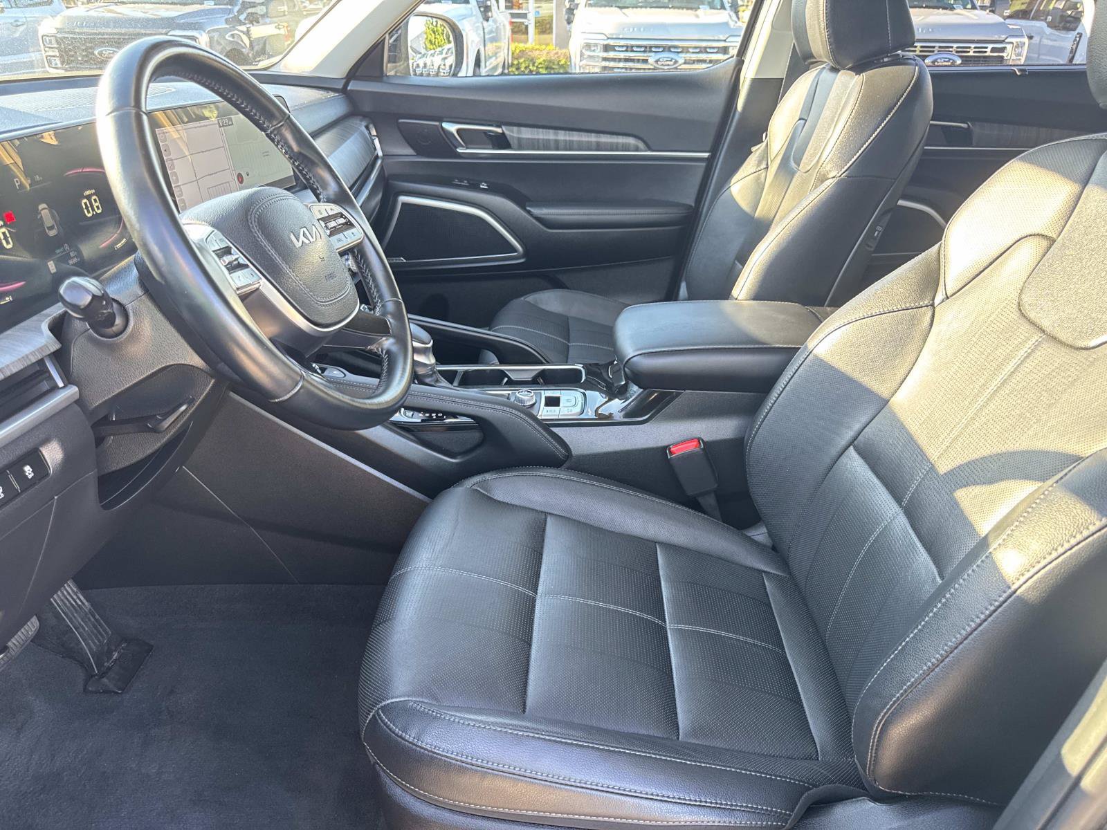 Used 2024 Kia Telluride EX w/ EX Captain's Chair Package FWD image 16