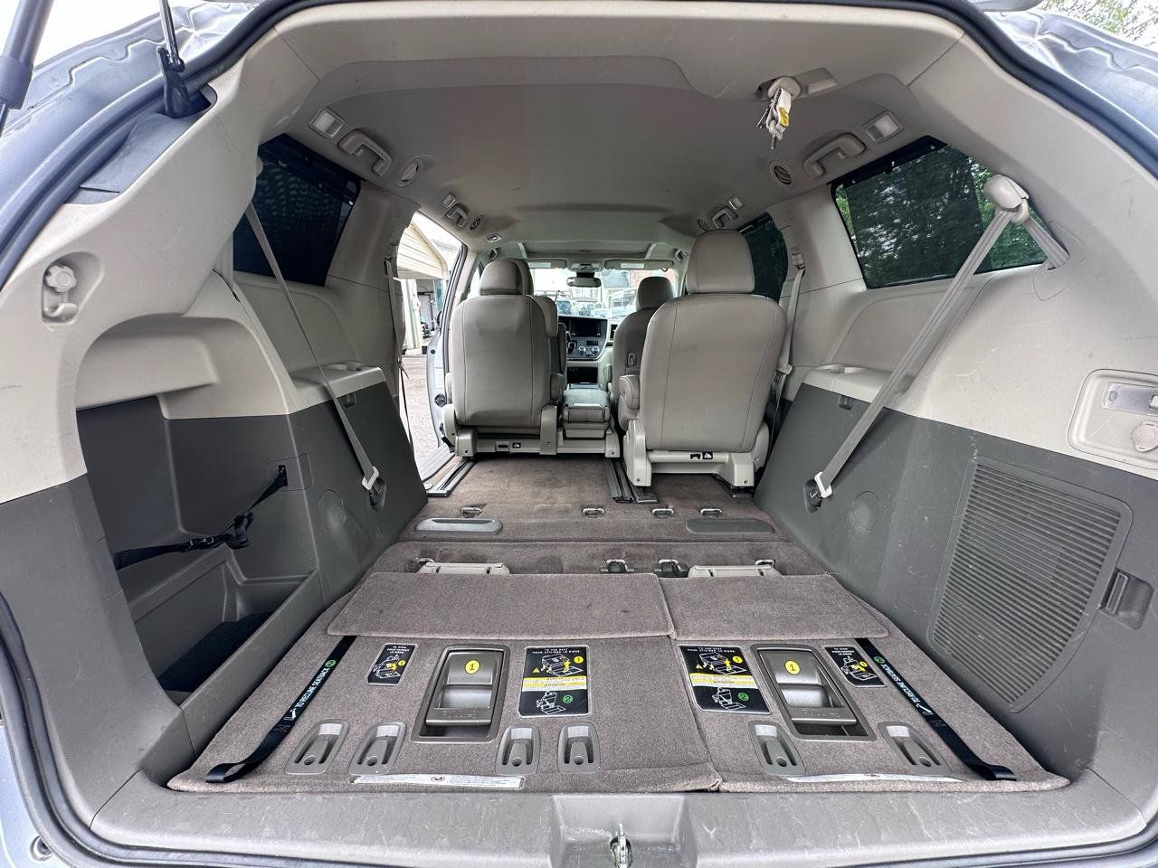 Used 2018 Toyota Sienna XLE FWD image 36
