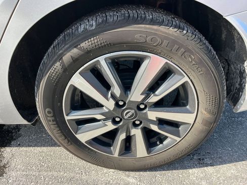 Used 2025 Nissan Versa SV image 29