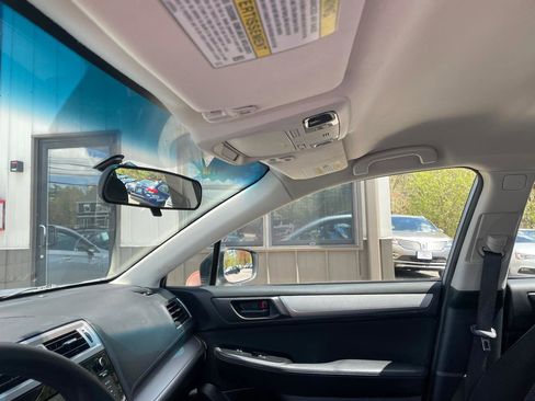 Used 2018 Subaru Outback 2.5i AWD/4WD image 15