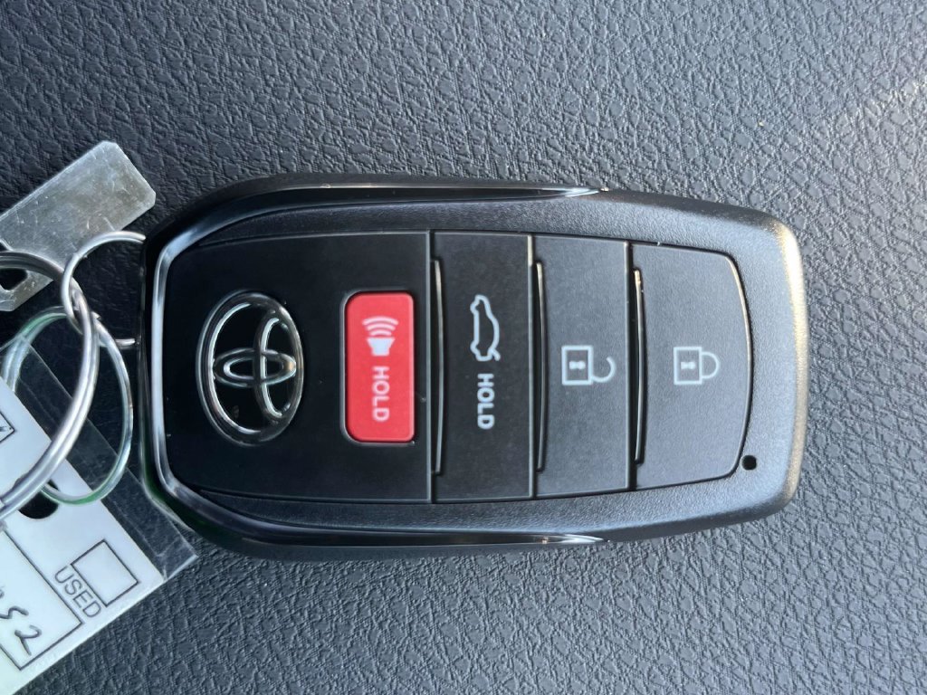 New 2026 Toyota Camry Hybrid FWD image 24