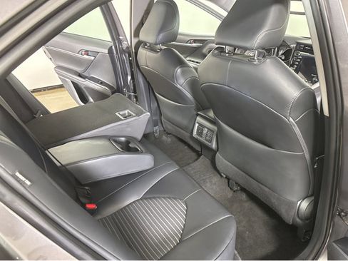 Used 2018 Toyota Camry SE image 36