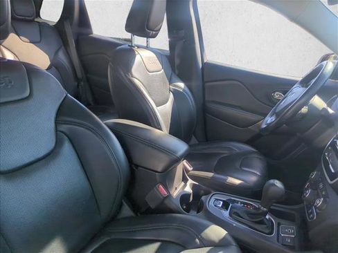 Used 2019 Jeep Cherokee Limited image 23