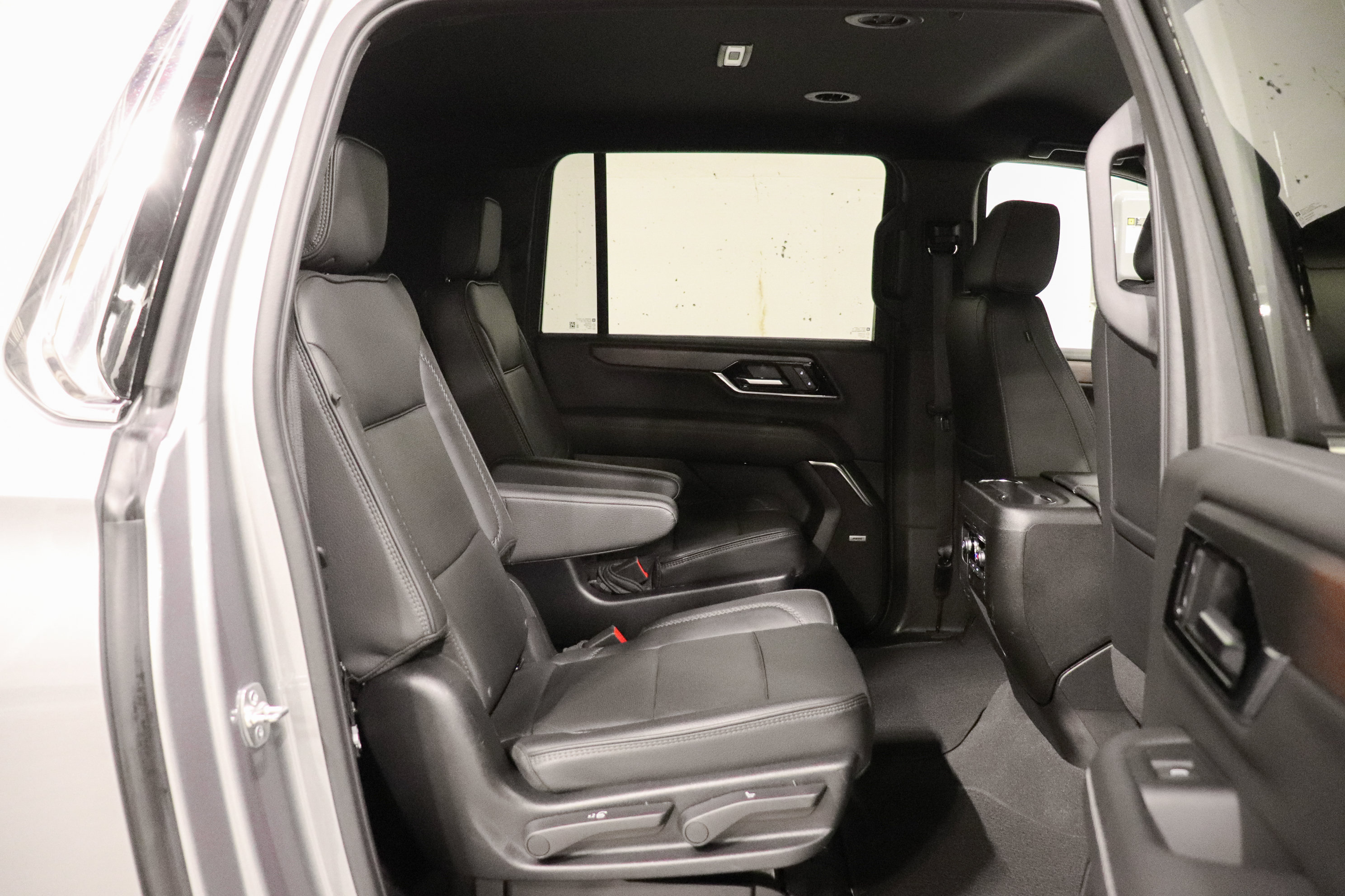 Used 2025 GMC Yukon XL Denali AWD/4WD image 22